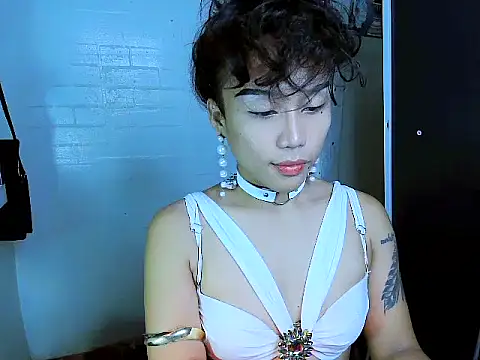 Snapshot of YourNikkieXxx chatting on October 15, 2025, 10:32 pm YourNikkieXxx online show from October 15, 2025, 10:32 pm