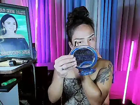 YourNikkieXxx online show from June 11, 2026, 7:56 pm