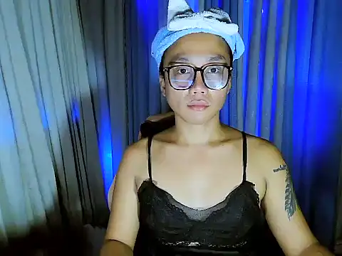 YourNikkieXxx online show from July 15, 2026, 12:32 pm