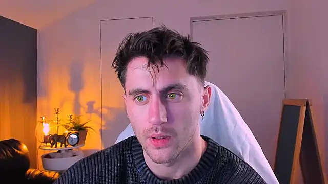 Oscar Miller  online show from November 16, 2025, 9:42 pm