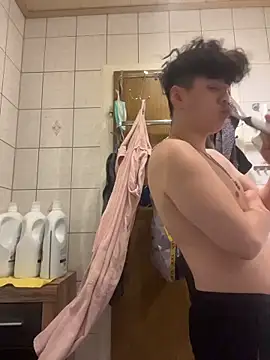 Kingpowerlittel online show from March 10, 2026, 9:53 pm