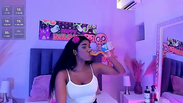 KendraChavez  online show from October 23, 2025, 10:52 pm