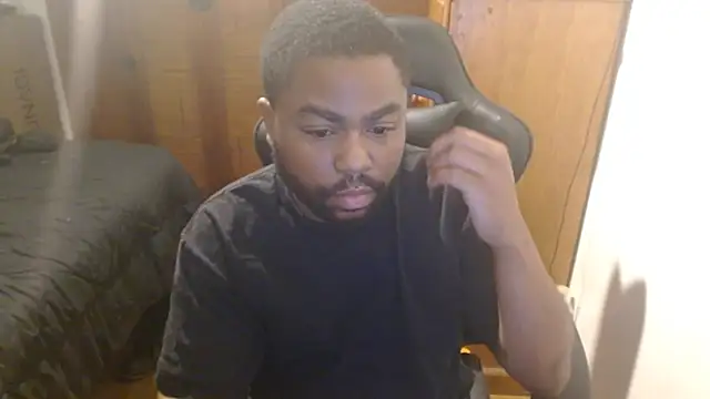 Snapshot of Breadwinnah chatting on September 13, 2025, 3:06 am Breadwinnah online show from September 13, 2025, 3:06 am