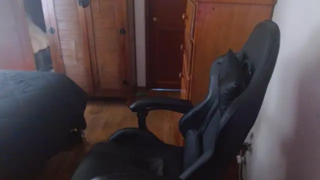 Snapshot of Breadwinnah chatting on September 17, 2025, 5:47 pm Breadwinnah online show from September 17, 2025, 5:47 pm