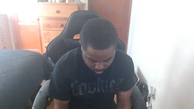 Snapshot of Breadwinnah chatting on October 2, 2025, 6:26 pm Breadwinnah online show from October 2, 2025, 6:26 pm