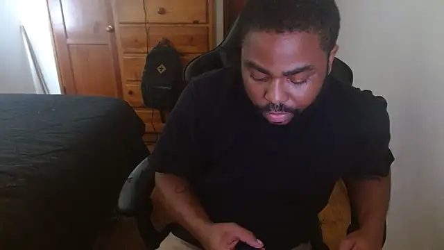 Snapshot of Breadwinnah chatting on October 19, 2025, 7:58 pm Breadwinnah online show from October 19, 2025, 7:58 pm