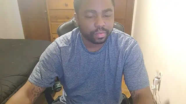 Snapshot of Breadwinnah chatting on October 27, 2025, 2:21 pm Breadwinnah online show from October 27, 2025, 2:21 pm