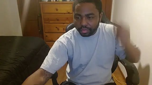 Snapshot of Breadwinnah chatting on November 9, 2025, 7:50 am Breadwinnah online show from November 9, 2025, 7:50 am