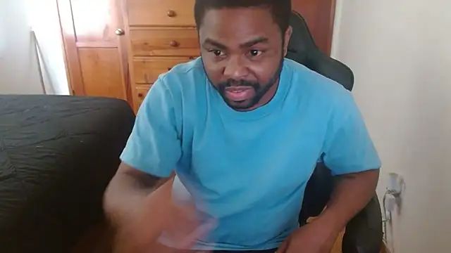 Snapshot of Breadwinnah chatting on November 9, 2025, 9:02 pm Breadwinnah online show from November 9, 2025, 9:02 pm