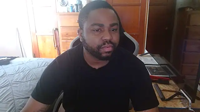 Snapshot of Breadwinnah chatting on June 8, 2026, 4:29 pm Breadwinnah online show from June 8, 2026, 4:29 pm