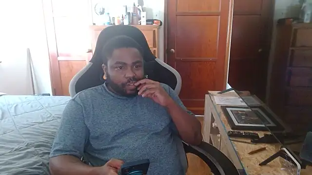 Snapshot of Breadwinnah chatting on June 20, 2026, 10:34 pm Breadwinnah online show from June 20, 2026, 10:34 pm