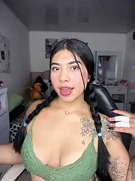 Snapshot of charlotte_queen1320 chatting on April 29, 2026, 5:00 am charlotte queen1320 online show from April 29, 2026, 5:00 am
