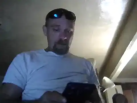 Snapshot of Eat_it_from_the_back chatting on September 27, 2025, 6:51 am Eat it from the back online show from September 27, 2025, 6:51 am