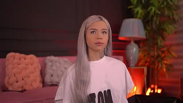 Snapshot of NickyBenz chatting on November 7, 2025, 6:52 pm NickyBenz online show from November 7, 2025, 6:52 pm