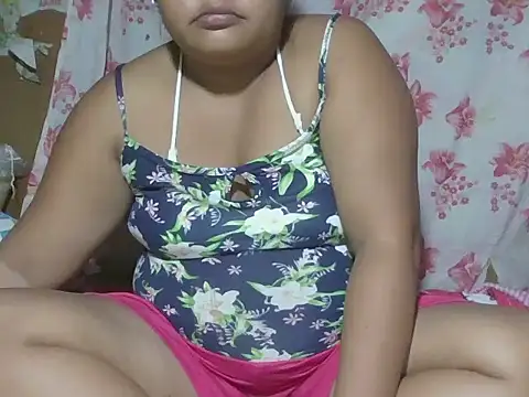 Snapshot of hot_mom13 chatting on September 9, 2025, 12:37 pm hot mom13 online show from September 9, 2025, 12:37 pm