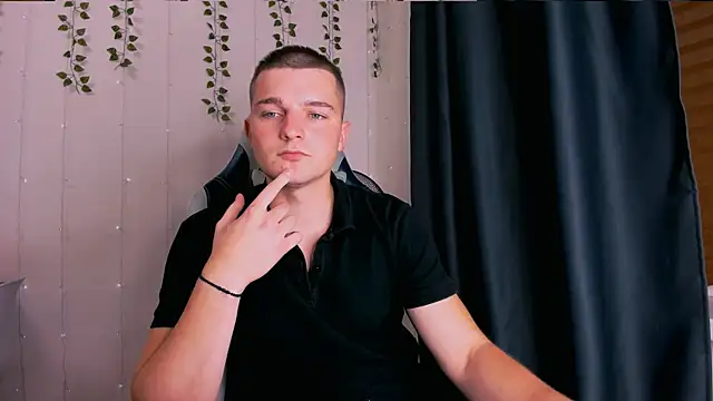 Snapshot of Your_Claddagh chatting on September 22, 2025, 7:05 pm Your Claddagh online show from September 22, 2025, 7:05 pm