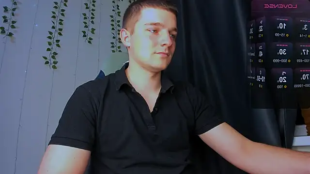 Snapshot of Your_Claddagh chatting on November 13, 2025, 7:13 pm Your Claddagh online show from November 13, 2025, 7:13 pm