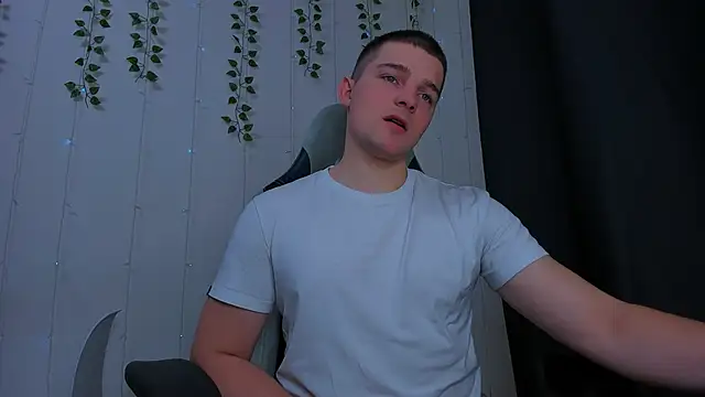 Snapshot of Your_Claddagh chatting on November 29, 2025, 6:22 pm Your Claddagh online show from November 29, 2025, 6:22 pm