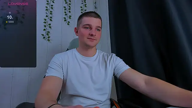 Snapshot of Your_Claddagh chatting on November 30, 2025, 2:32 pm Your Claddagh online show from November 30, 2025, 2:32 pm