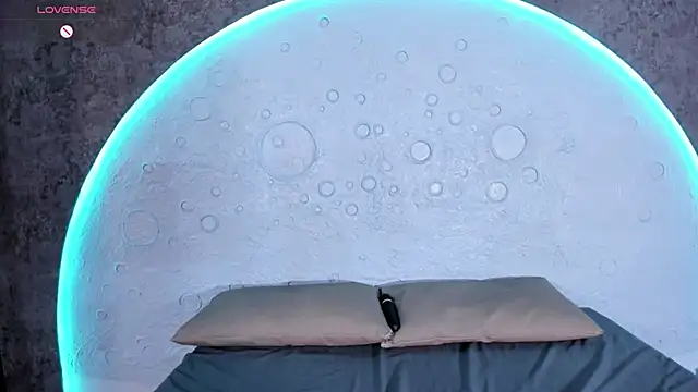 Snapshot of ReinaChloe chatting on September 11, 2025, 4:40 pm ReinaChloe online show from September 11, 2025, 4:40 pm