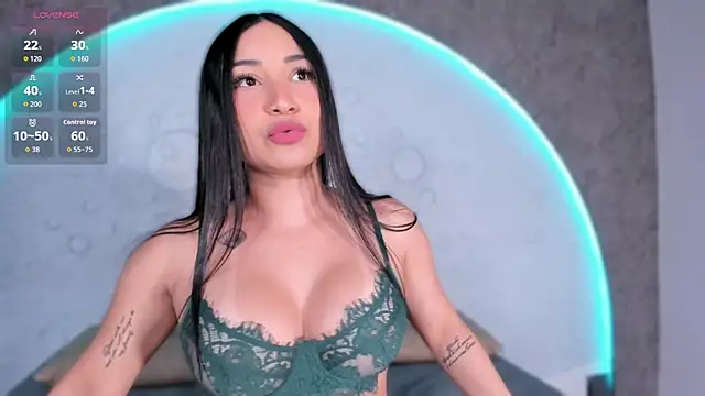 Snapshot of ReinaChloe chatting on September 30, 2025, 4:56 pm ReinaChloe online show from September 30, 2025, 4:56 pm