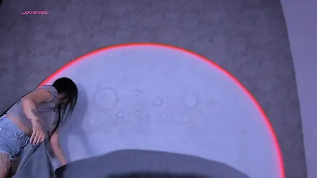 ReinaChloe online show from November 21, 2025, 4:05 pm