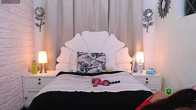 Snapshot of TrixySductress chatting on October 21, 2025, 3:35 pm TrixySductress online show from October 21, 2025, 3:35 pm