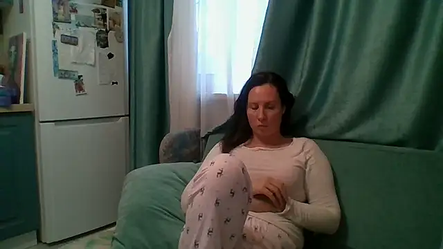 Snapshot of ALICAINWONDERLAND chatting on November 7, 2025, 10:48 am ALICAINWONDERLAND online show from November 7, 2025, 10:48 am