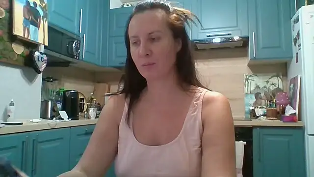 ALICAINWONDERLAND online show from November 18, 2025, 4:44 pm