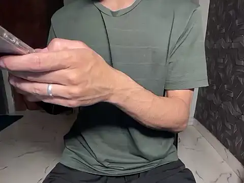 coupleyug online show from March 19, 2026, 12:53 pm