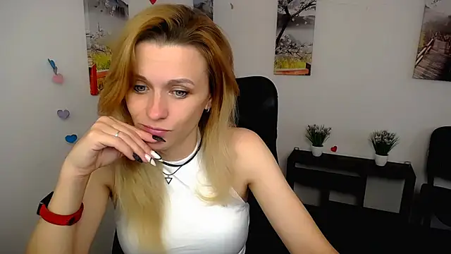 PeppyMia online show from November 8, 2025, 7:52 am