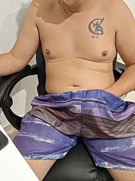 Snapshot of Carloskasado chatting on September 18, 2025, 8:33 pm Carloskasado online show from September 18, 2025, 8:33 pm