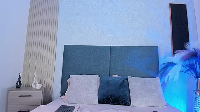 Laura Ivy online show from February 5, 2026, 1:27 pm