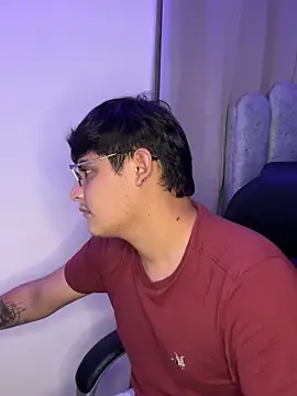 yesitwink  online show from April 1, 2026, 4:46 am