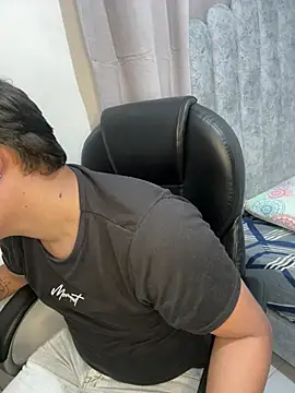 yesitwink  online show from April 10, 2026, 3:01 am