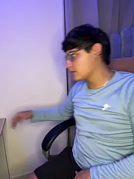 yesitwink  online show from April 24, 2026, 3:20 am