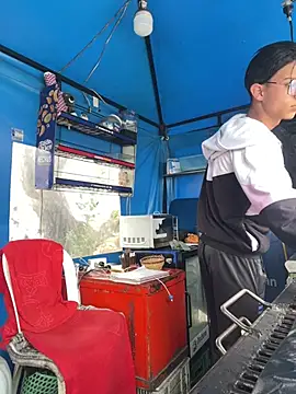 Snapshot of diegoand0911 chatting on April 5, 2026, 4:48 pm diegoand0911 online show from April 5, 2026, 4:48 pm