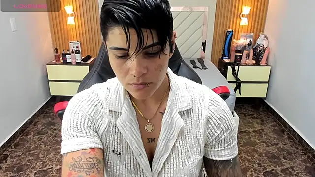 Snapshot of KAROLLJONES1 chatting on September 18, 2025, 2:35 am KAROLLJONES1 online show from September 18, 2025, 2:35 am