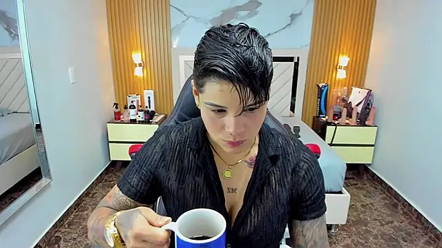 Snapshot of KAROLLJONES1 chatting on October 10, 2025, 10:53 pm KAROLLJONES1 online show from October 10, 2025, 10:53 pm