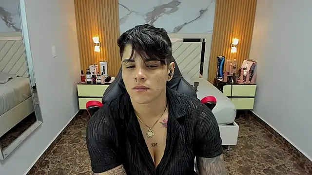 Snapshot of KAROLLJONES1 chatting on October 16, 2025, 7:37 pm KAROLLJONES1 online show from October 16, 2025, 7:37 pm