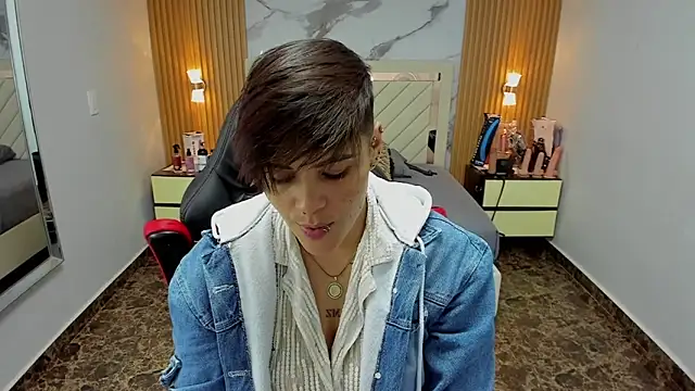 Snapshot of KAROLLJONES1 chatting on October 28, 2025, 8:11 pm KAROLLJONES1 online show from October 28, 2025, 8:11 pm