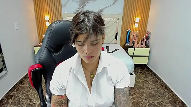 Snapshot of KAROLLJONES1 chatting on October 30, 2025, 7:36 pm KAROLLJONES1 online show from October 30, 2025, 7:36 pm