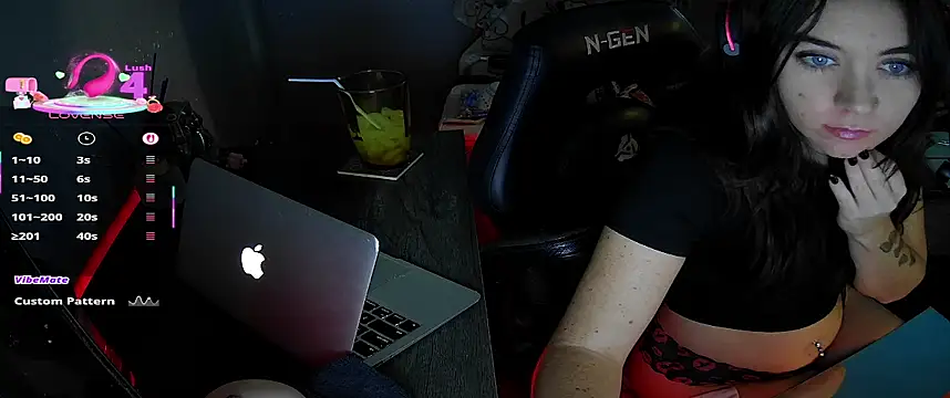 Snapshot of goddessmissmia chatting on September 20, 2025, 6:09 pm goddessmissmia online show from September 20, 2025, 6:09 pm