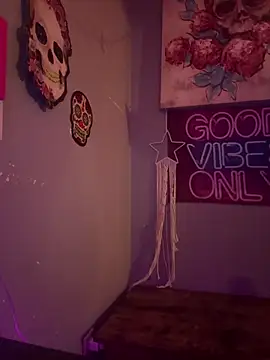 Snapshot of goddessmissmia chatting on March 1, 2026, 11:01 am goddessmissmia online show from March 1, 2026, 11:01 am