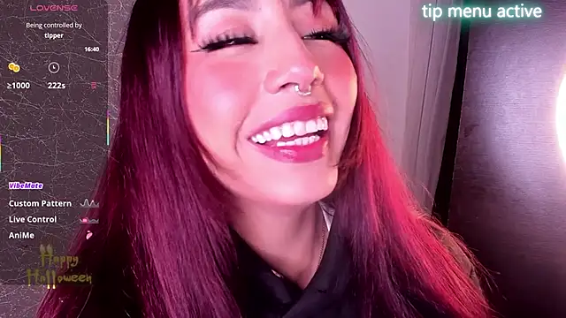 Snapshot of Miss_Charlottet chatting on October 9, 2025, 12:41 am Miss Charlottet online show from October 9, 2025, 12:41 am