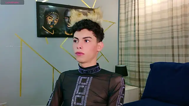 Room 69x online show from September 17, 2025, 4:52 pm