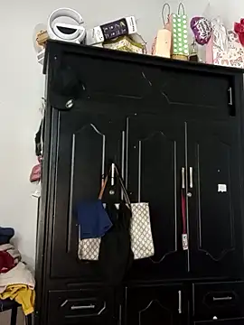 linda luna29 online show from January 17, 2026, 2:38 am