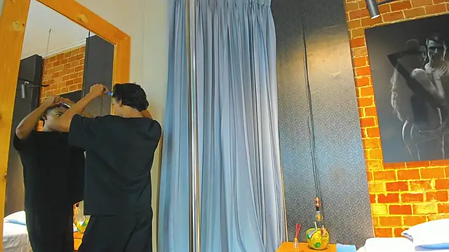 AlanCutee online show from November 18, 2025, 11:36 am