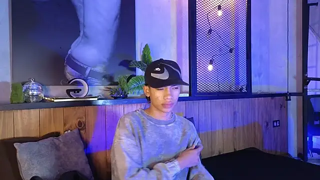 AlanCutee online show from April 15, 2026, 11:39 am