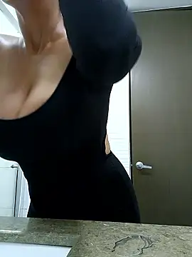 Esmeralda333 online show from November 12, 2025, 4:07 pm